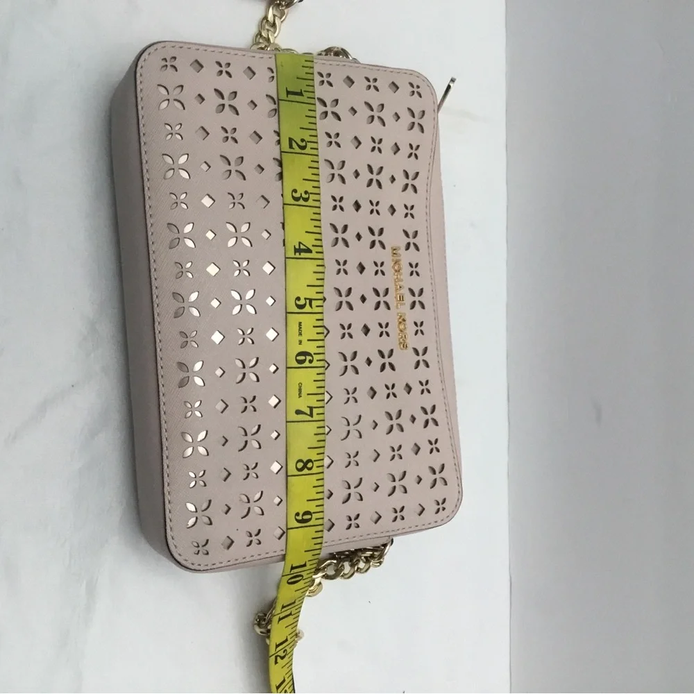 Michael Kors Pink Crossbody Bag with Gold Chain - Picture 3 of 16